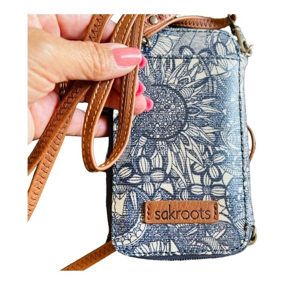 Sakroots Crossbody Wristlet Purse Blue Floral Wallet 6 Credit CardHolder 5 Slots - Picture 5 of 6